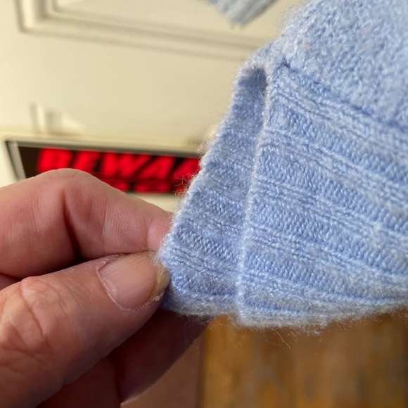 Women’s Sweater - Picture 3 of 6